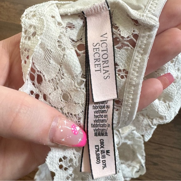 Victoria’s Secret “body by Victoria” lace bralette - Picture 2 of 4